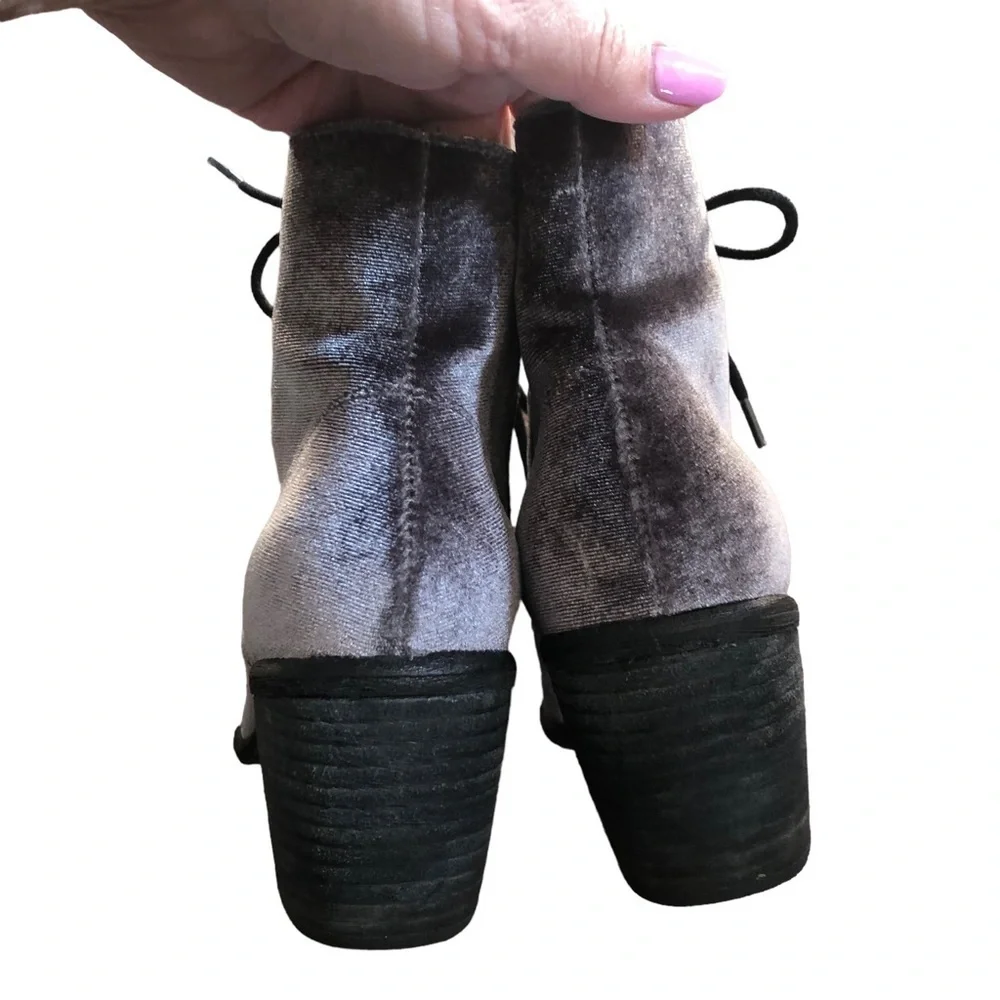 Dolce Vita Scotty Pewter Crushed Velvet Lace-Up Ankle Booties Block Heel 6.5